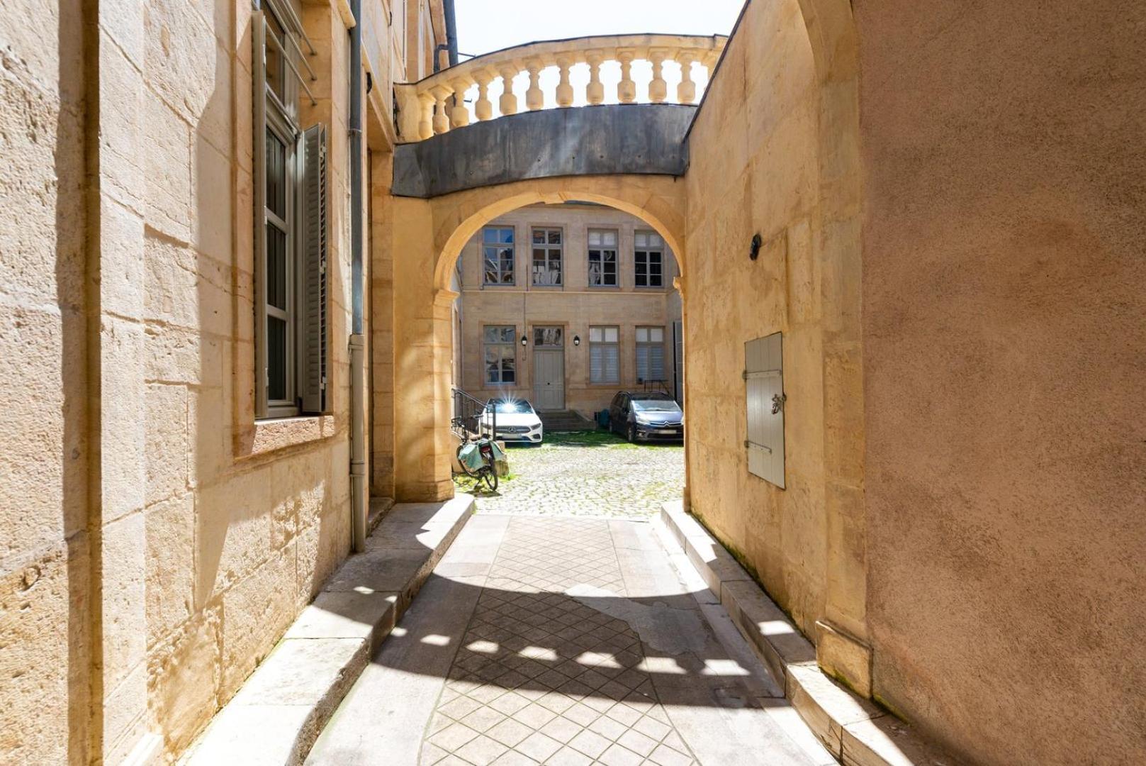 "De Bretagne" - Hotel Particulier Dijon Bagian luar foto