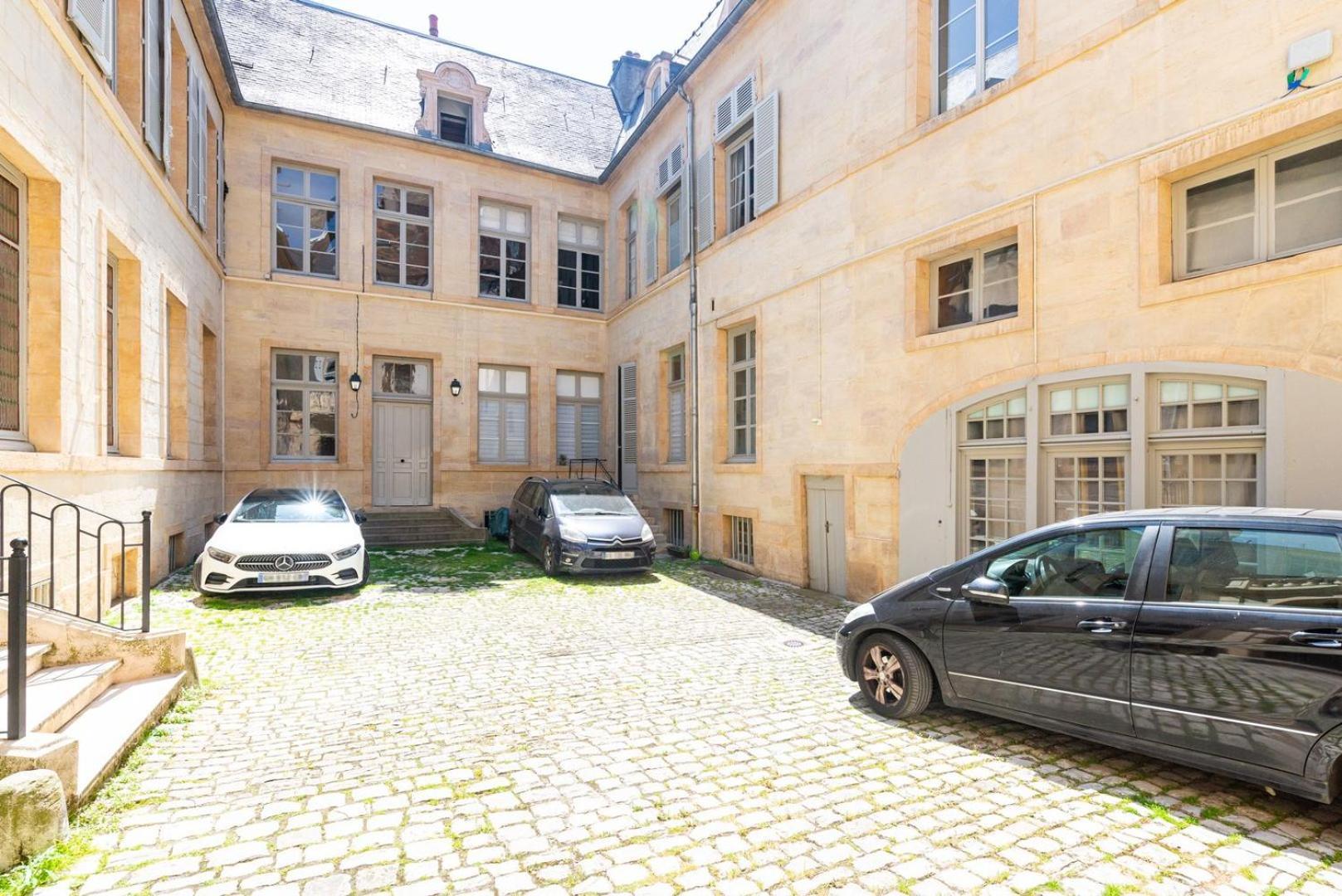"De Bretagne" - Hotel Particulier Dijon Bagian luar foto